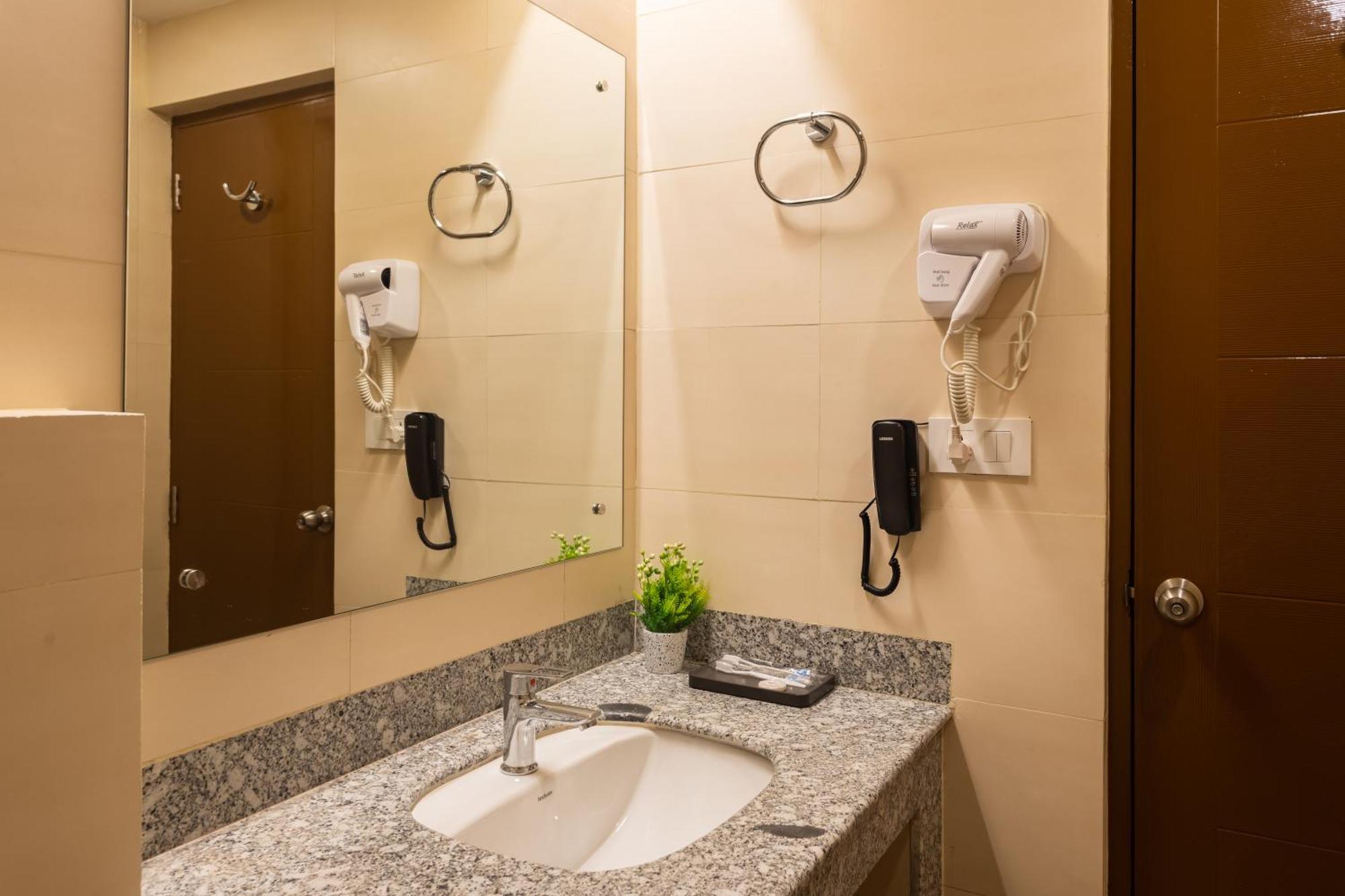 Hotel Crystal Pashupati カトマンズ エクステリア 写真